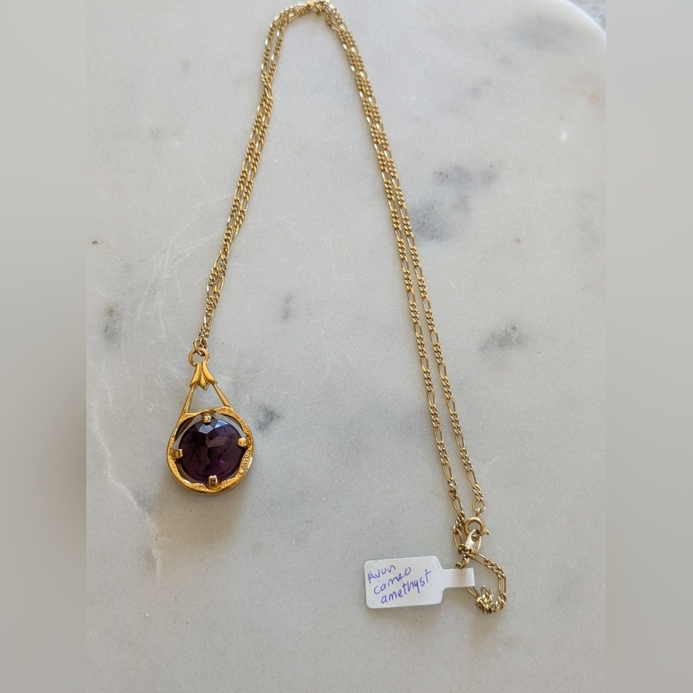 Vintage Gold Tone Cameo Pendant Necklace Purple Gemstone Figarope Chain - Picture 13 of 15